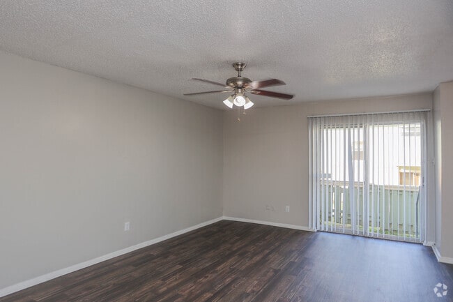2BR, 2BA - 1129SF
