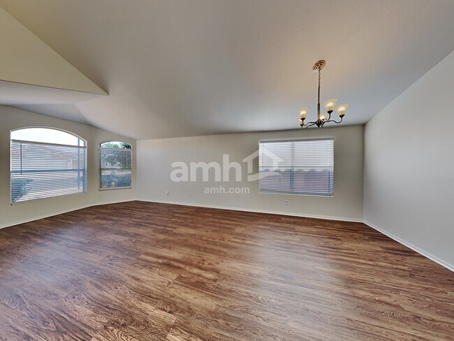 Photo - 7521 W Kerry Ln