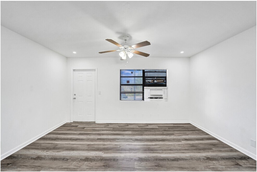 Photo - CITY CENTER APTS