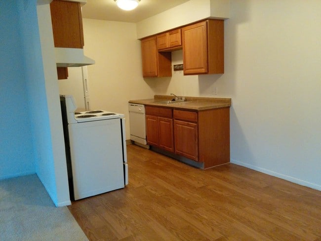 Photo - Pine Lake Apartments