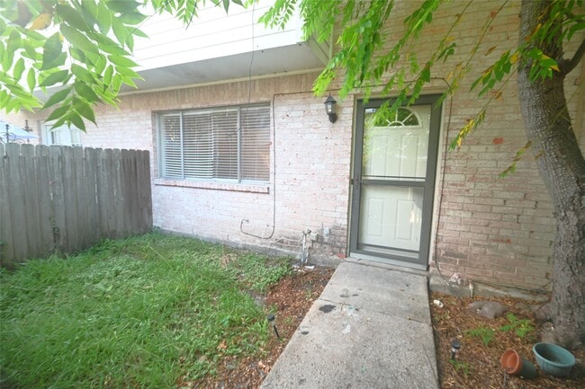 Photo - 8340 La Roche Ln