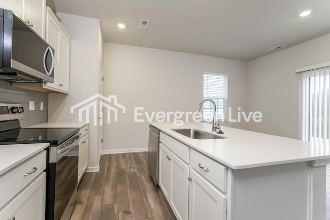 Photo - 5609 Hydrangea St