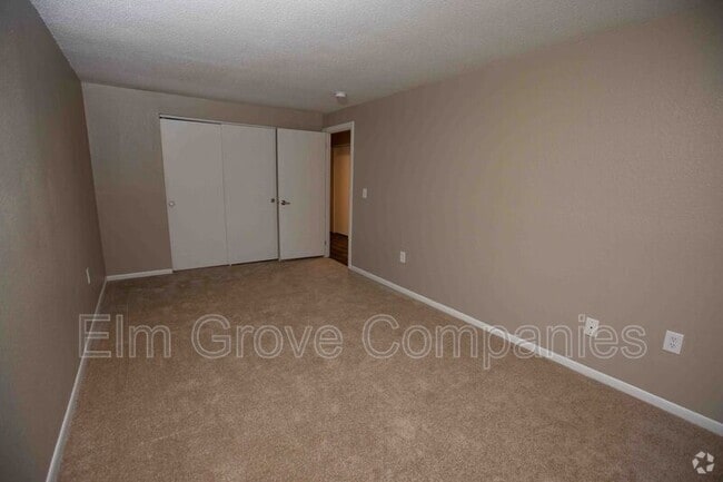 Building Photo - 512 W River Rd Rental