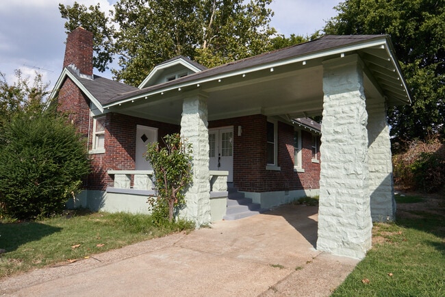 Building Photo - 910 N Evergreen St Rental