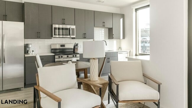 Building Photo - 1007 S Mint St