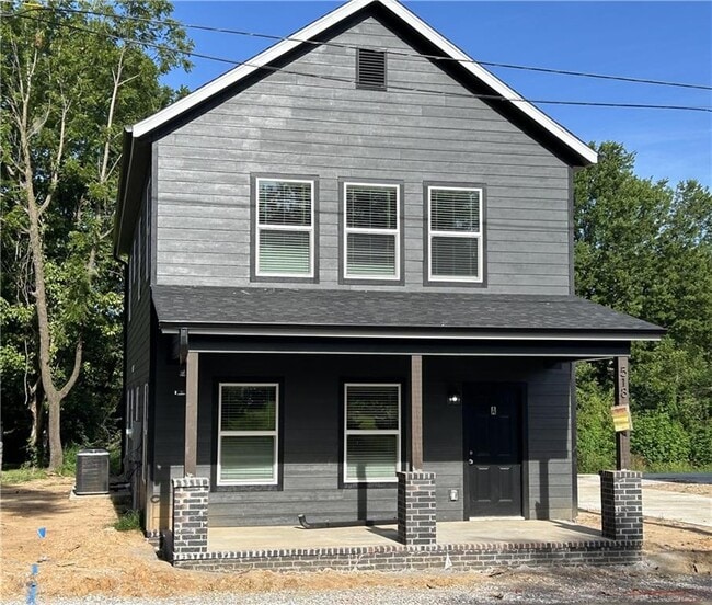 Building Photo - 518 Crutcher St Rental