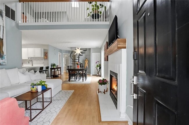 Photo - 430 Feyston Ct