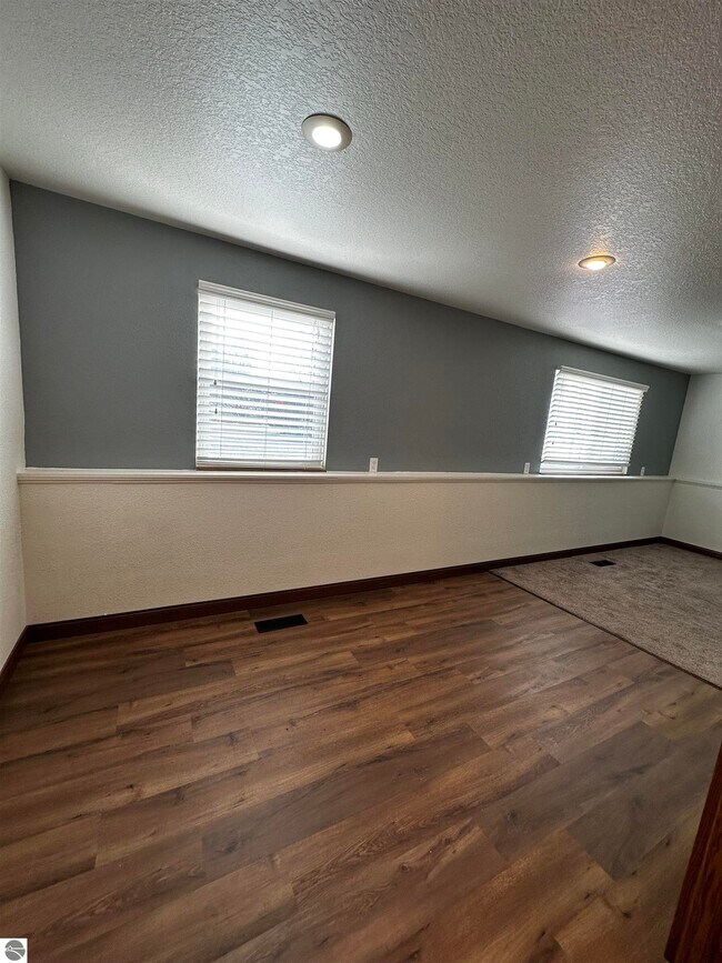 Photo - 1501 E Bellows St