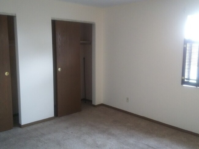 Master Bedroom - 3921 Mack Rd Unit 49