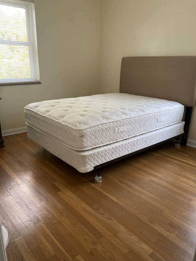 Master Bedroom - 19562 Hilliard Blvd