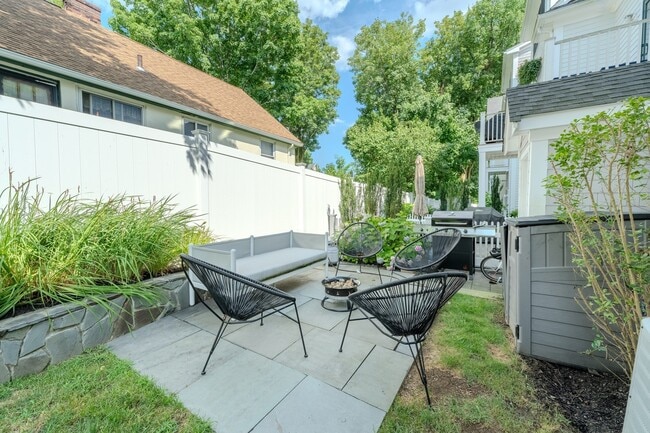 28 Douglass Park