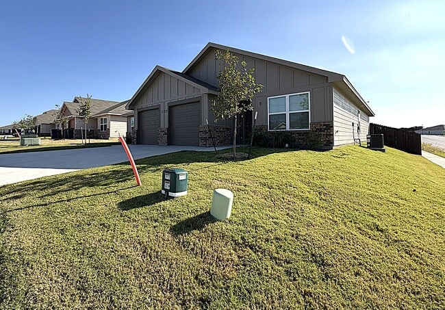 Photo - 1202 Lexington Dr