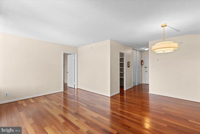 Building Photo - 1250 4th St SW Unit W413