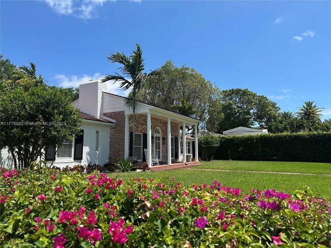 Photo - 765 N Greenway Dr