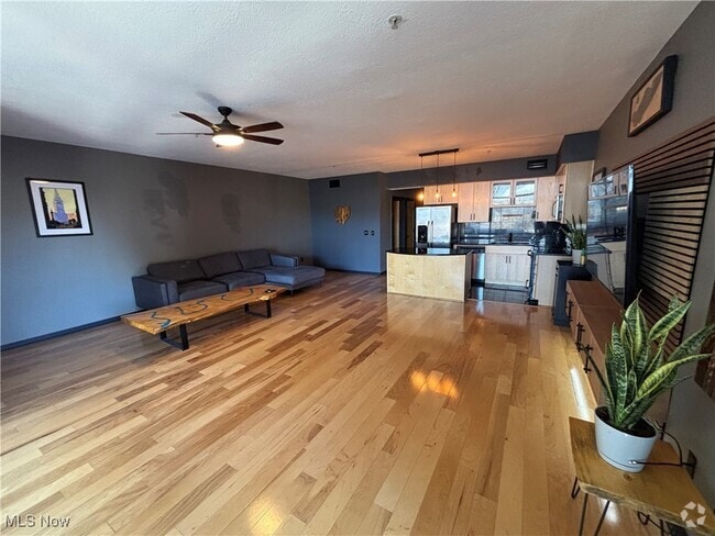 Building Photo - 1237 Washington Ave Unit 402 Rental