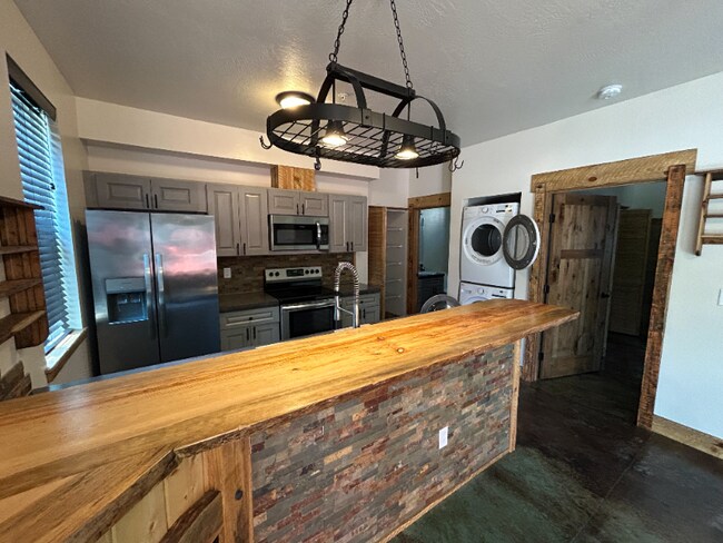 Photo - 6232-6233 Three Needles Ln Unidad 103