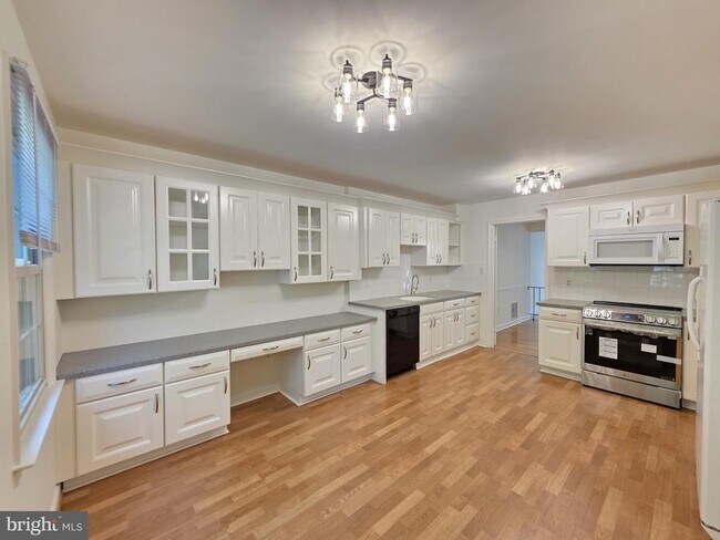 5814 Tudor Ln