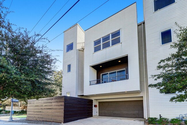 Building Photo - 1401 Fairview St Unit A