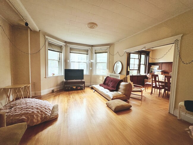 Building Photo - 11 Euston St Unit 1 Rental