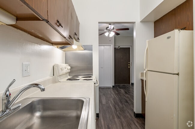 2BR, 1BA - 1,050SF - Kitchen