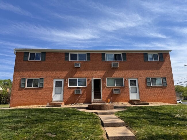 Building Photo - Apartment for Rent