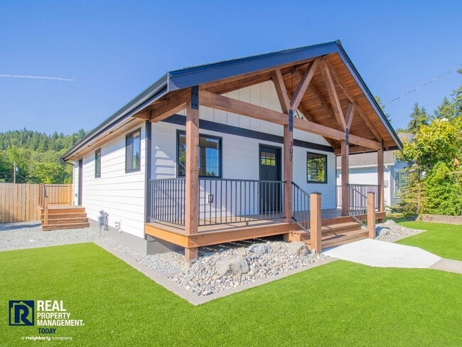 Building Photo - Updated Orting Charmer | In-Unit Washer/Dryer & A/C