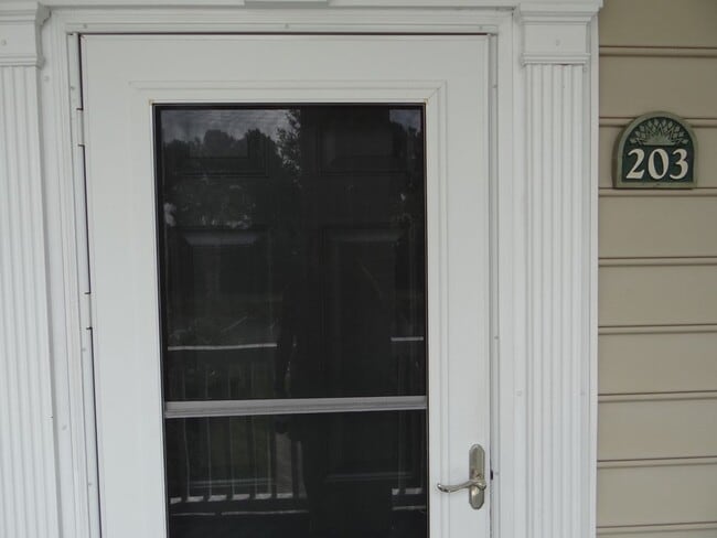 Building Photo - Seasonal Rental Available 11/25/24-4/30/25...