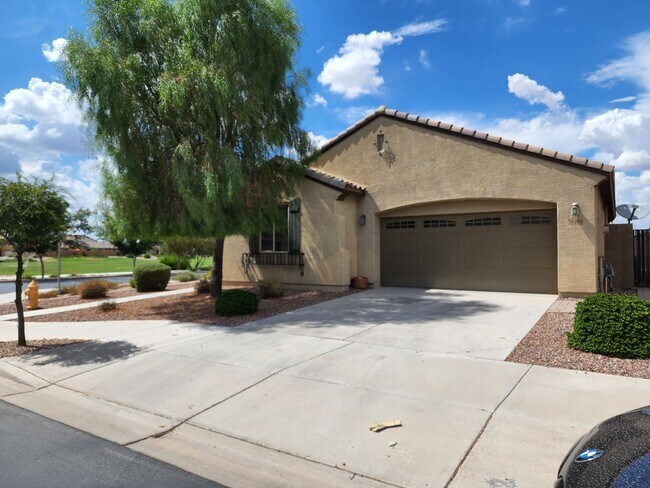 Rare 4 bedroom, 2 bathroom single level Qu... - Rare 4 bedroom, 2 bathroom single level Qu... Casa