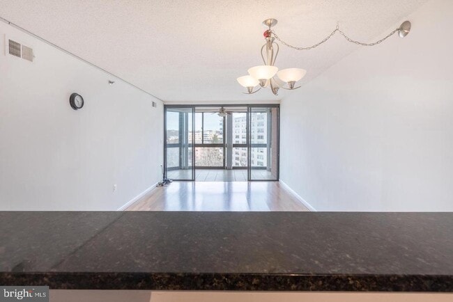 Photo - 1001 N Randolph St Unidad 811