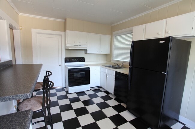 Photo - 3bed/2bath House off of Wire Road. Rental includes water!