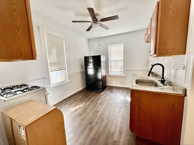 Photo - 519 Brooks St