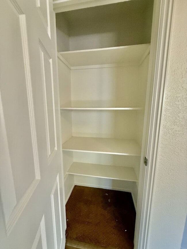 Photo - 890 Athan Ave