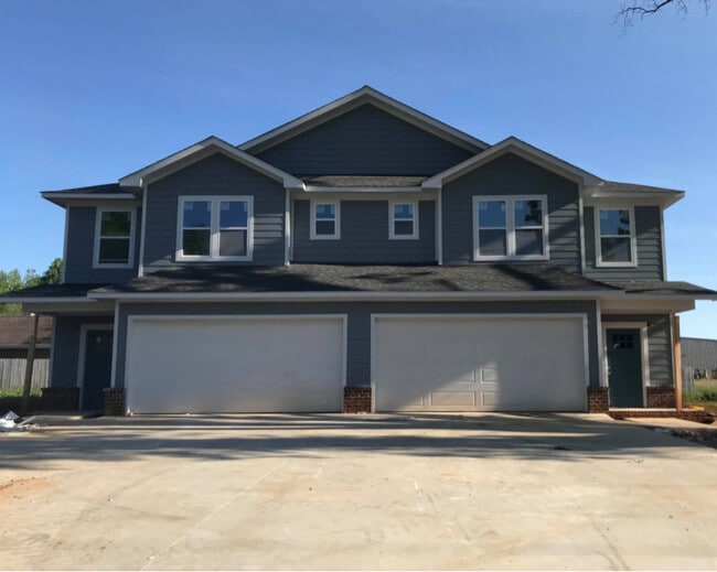 Building Photo - 1555 Jordan Rd Rental