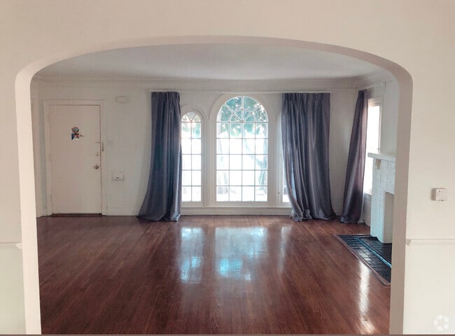 Building Photo - 1076 S Redondo Blvd Rental