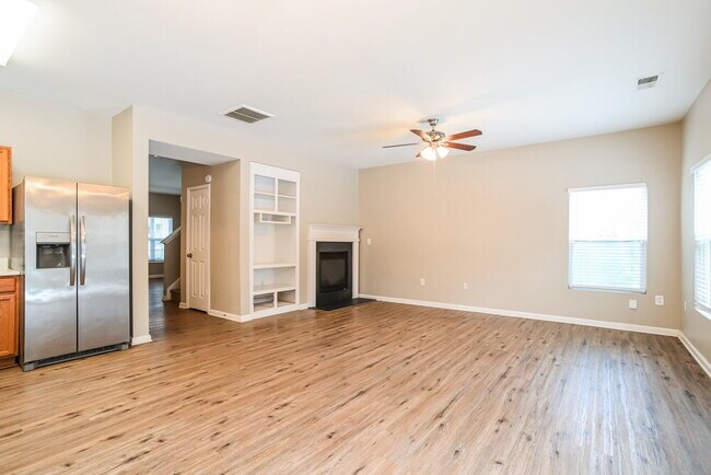 Photo - 10243 Hugue Way