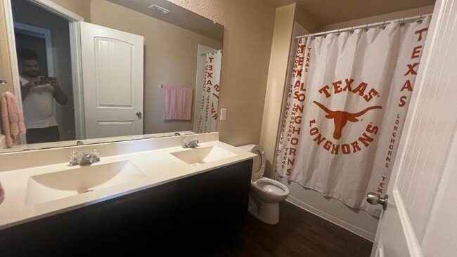 Building Photo - 223 Camellia Dr