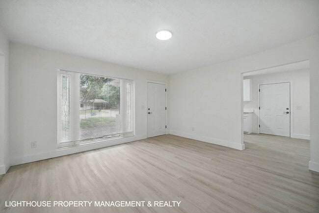 Photo - Renovated 3 Bed/2 Bath Home with Den & Off...