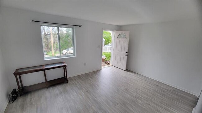 Photo - 4461 Highridge St