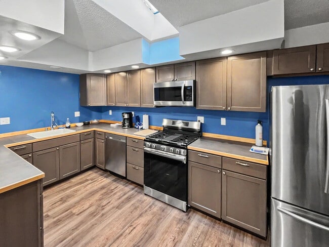 Photo - 9330 Emerald Dr