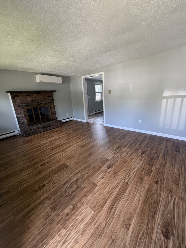 Photo - 25 White Pine Ave