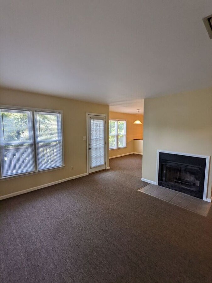 2BD/2BA Condo Available Now in Hickory Townhome Rental in Hickory NC
