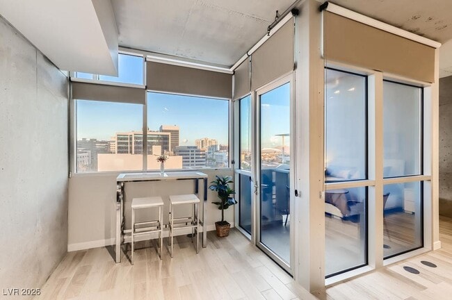 Photo - 353 E Bonneville Ave Unidad 805