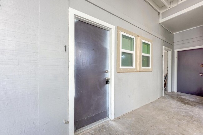 Photo - For Lease – Fully Furnished Studio Near UT