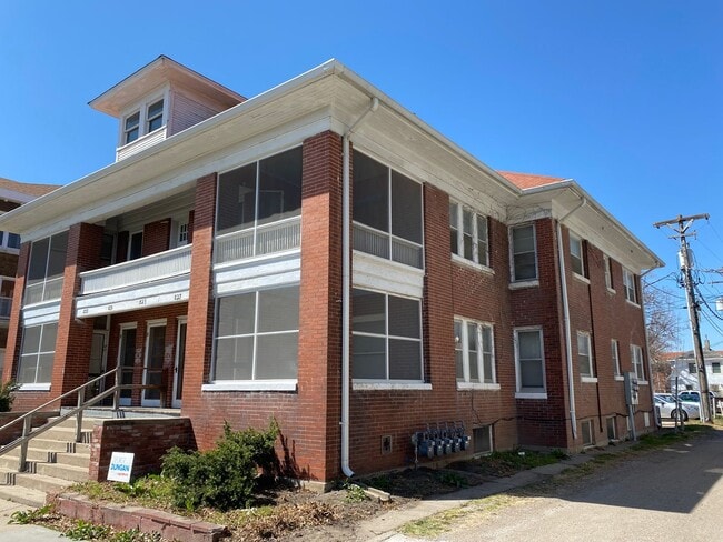 Building Photo - 827-833 Goodhue Unit 829 Goodhue