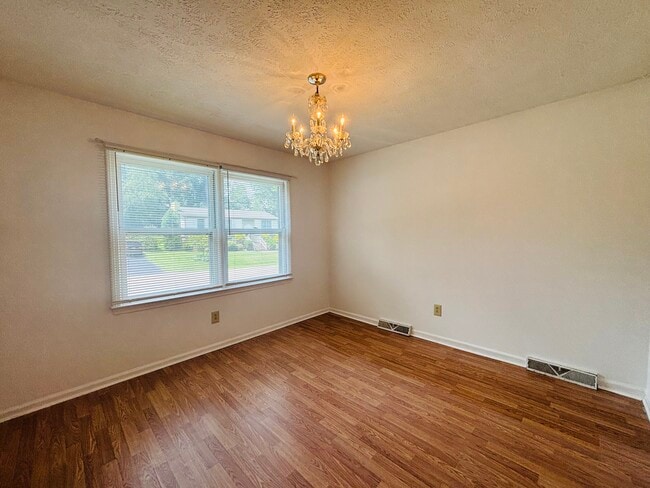 306 Woodbine Dr