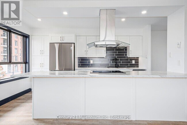 Photo - 250 Hurontario St Unité 2