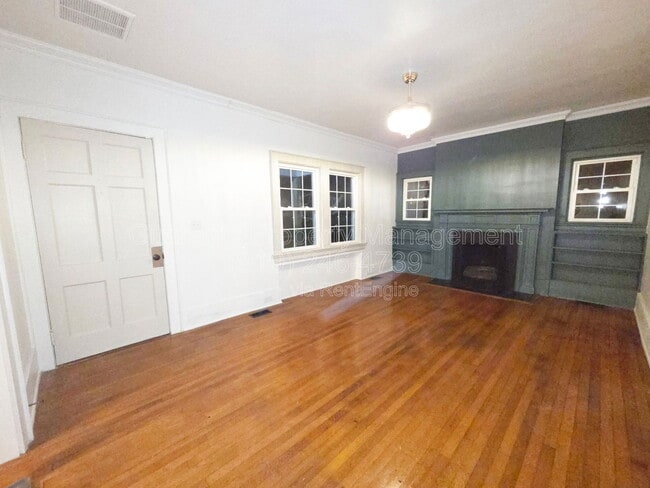 Photo - 907 Hines St W