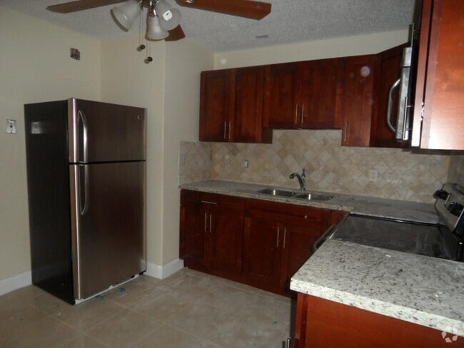 Building Photo - 2724 SW 46th St Unit 2 Rental