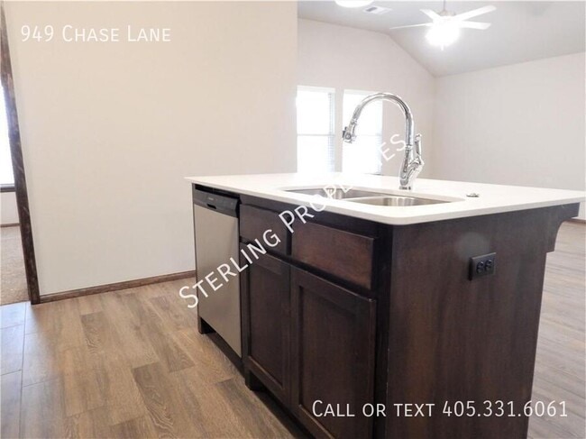 Photo - 949 Chase Ln