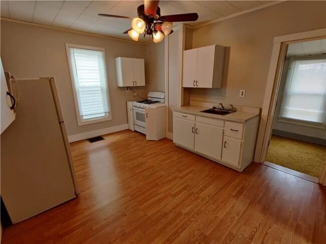 Photo - 406 W Franklin St